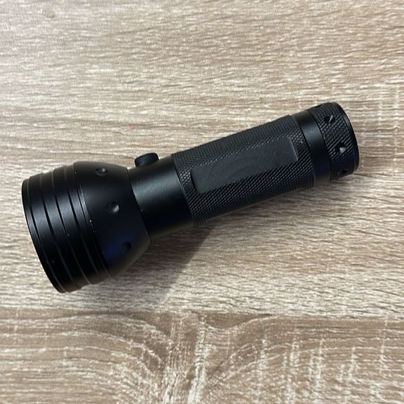 UV Flashlight 360nm, 40 LED Includes 3 AAs + Mini UV Light 8x2.5” - Picture 4 of 11
